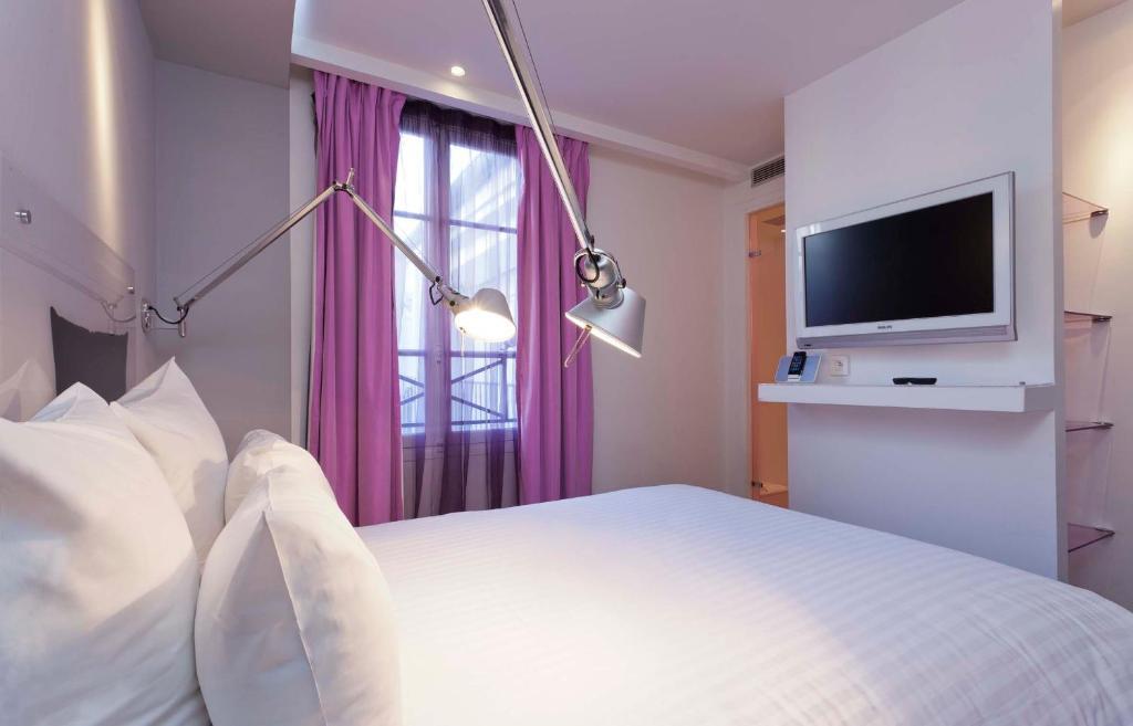 Single Room,942518972:JPEG